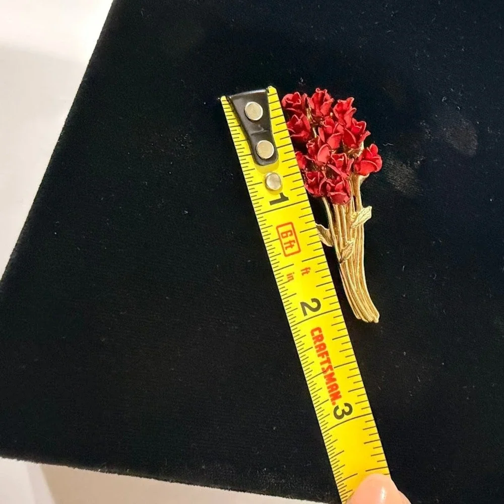 Vintage‎ Avon Red Enamel Rose Bouquet Brooch Gold Tone Floral Pin Gift Valentine
